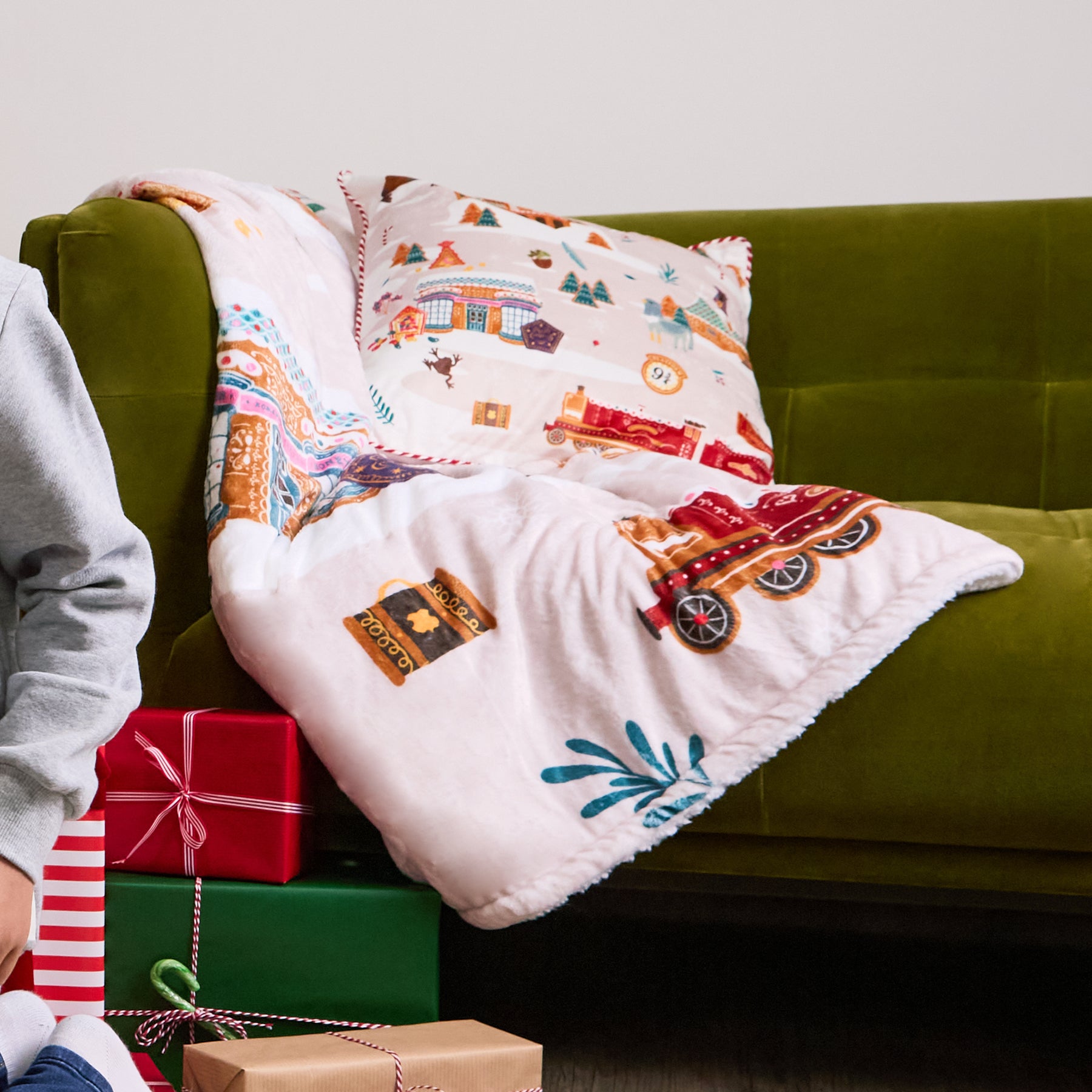 Hogwarts Christmas Blanket with Sherpa Lining | Gingerbread Collection