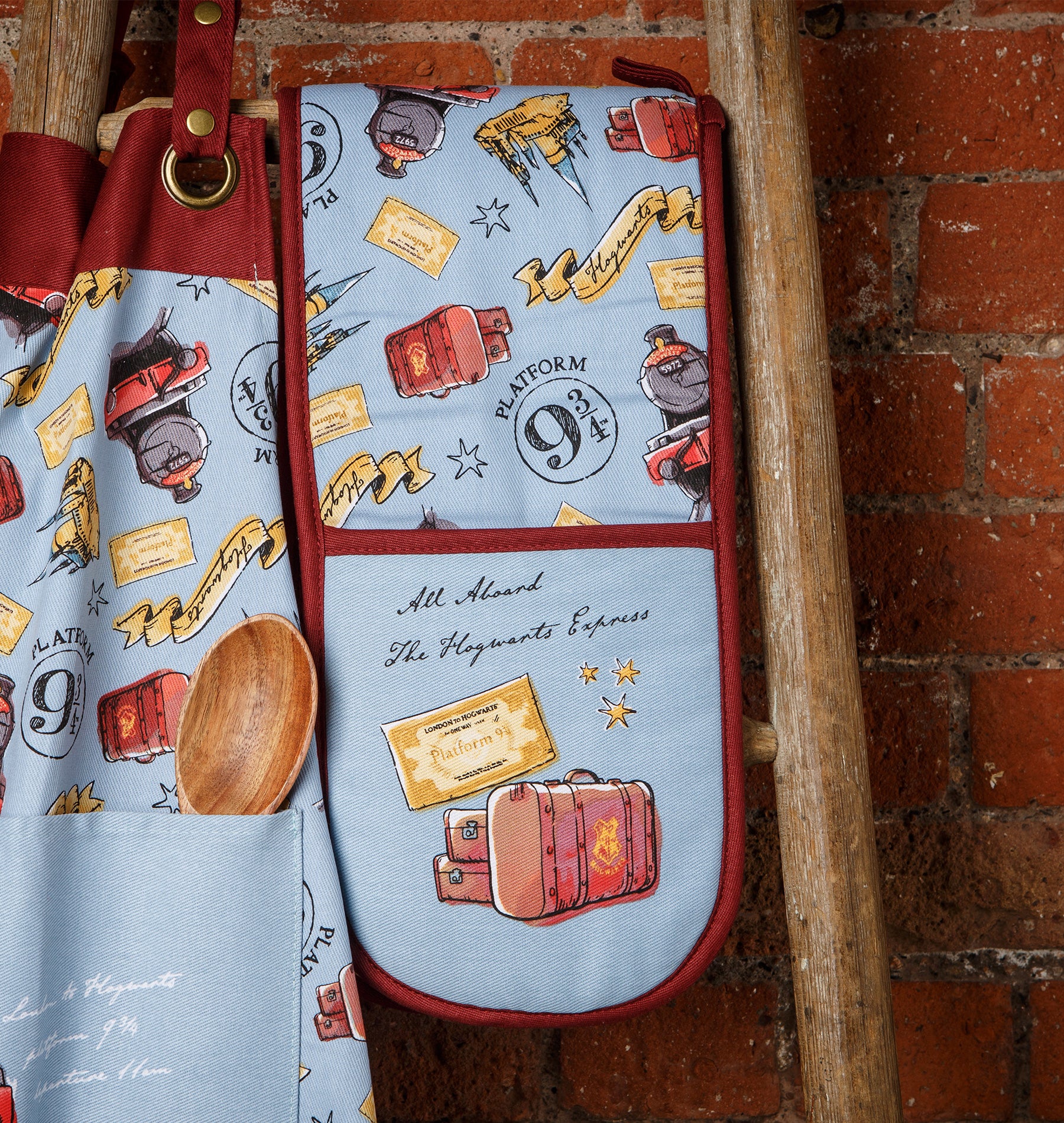 Hogwarts Express Oven Glove for Baking & Cooking | Harry Potter