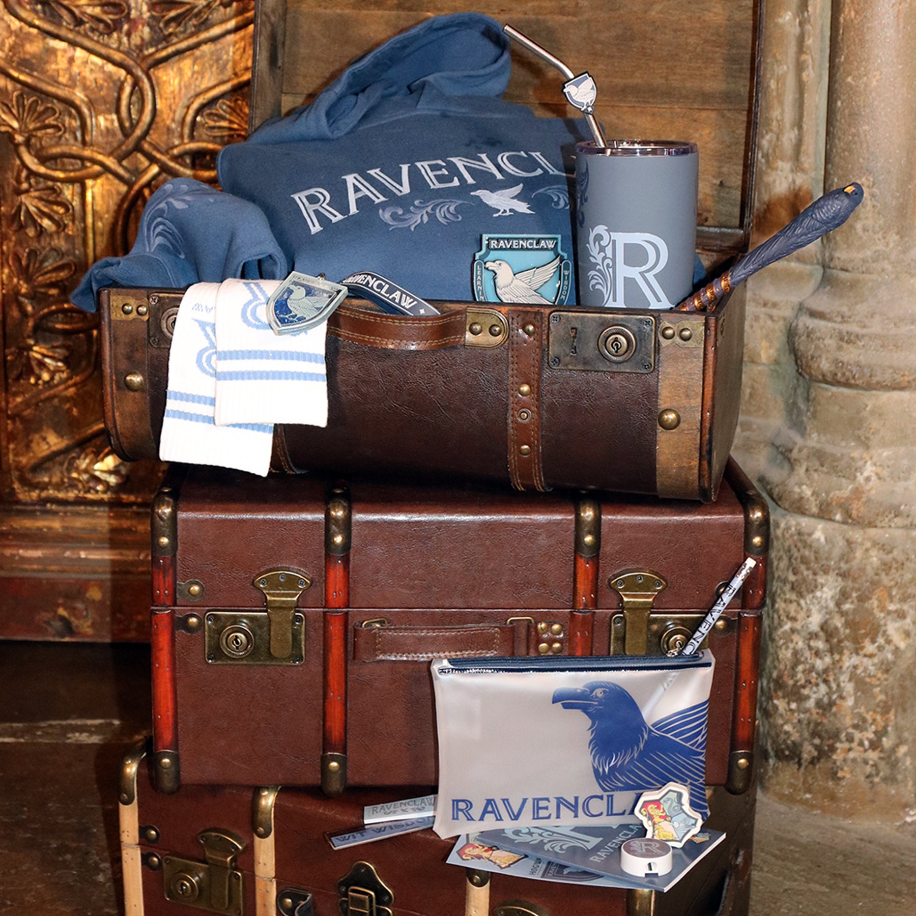 Ravenclaw Gift Trunk with Exclusive House Mascot Collection | Hogwarts Keepsake