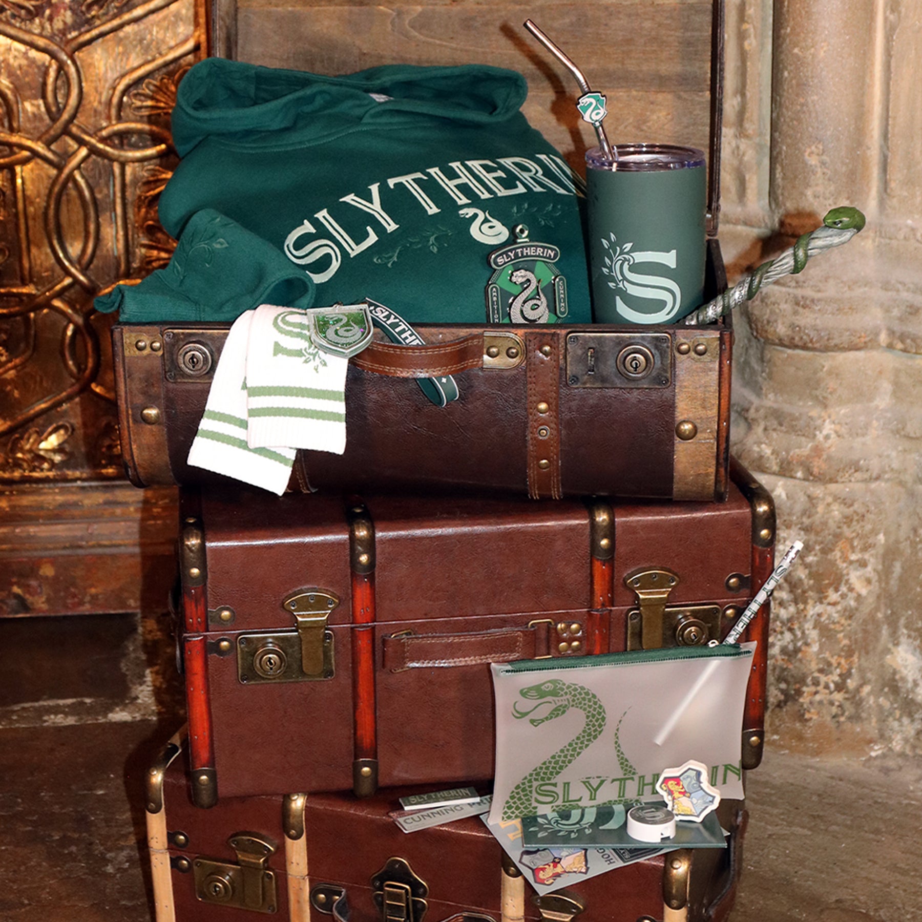 Slytherin Gift Trunk with Hoodie & Accessories | House Mascot Collection